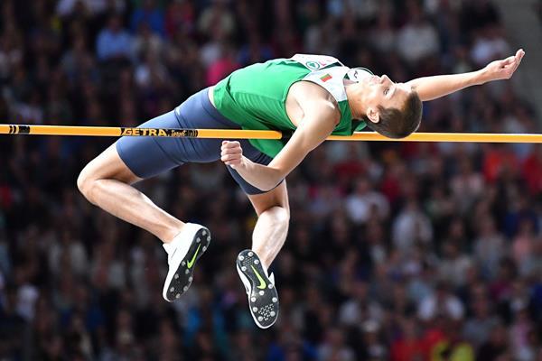九游体育平台-欧洲跳高选手飞跃历史,攀登冠军榜首